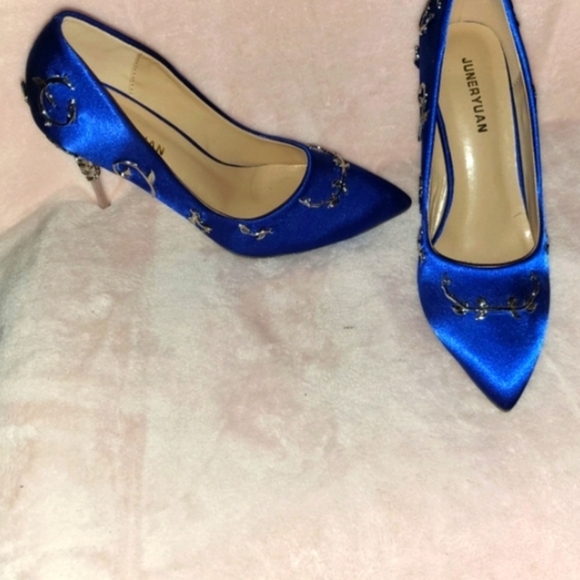 Blue Satin Formal Heels / Pumps with Metal detailing. Size 7. Not Marked - Picture 8 of 10